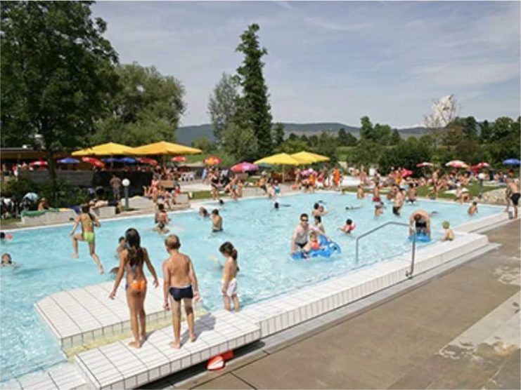 Kinderplanschbecken im Sommer